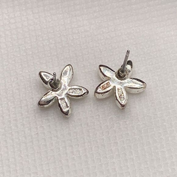 💛 Nine West Designer Flower CZ Earrings - Picture 5 of 9